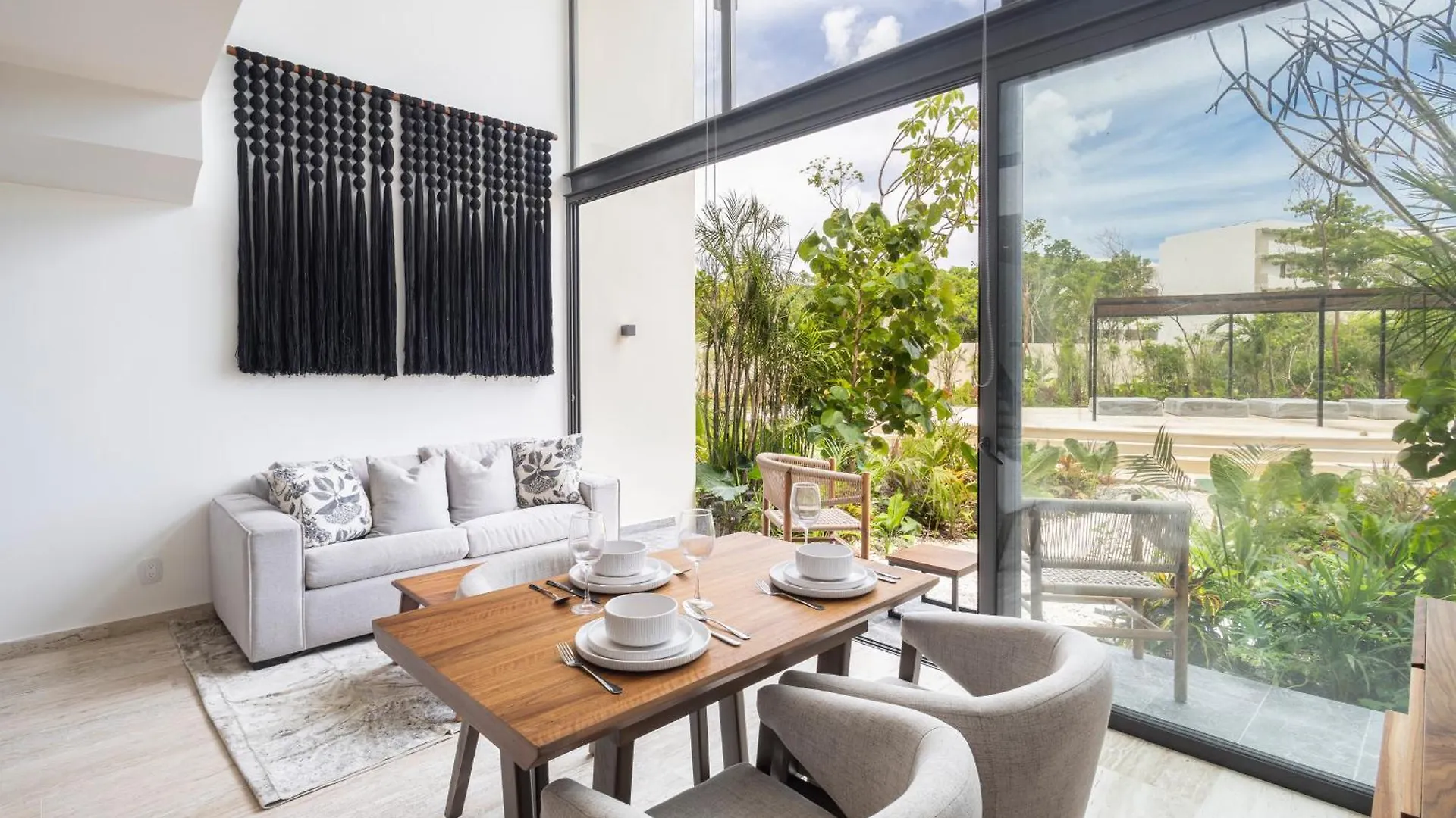 툴룸 Mistiq Gardens 2 아파트