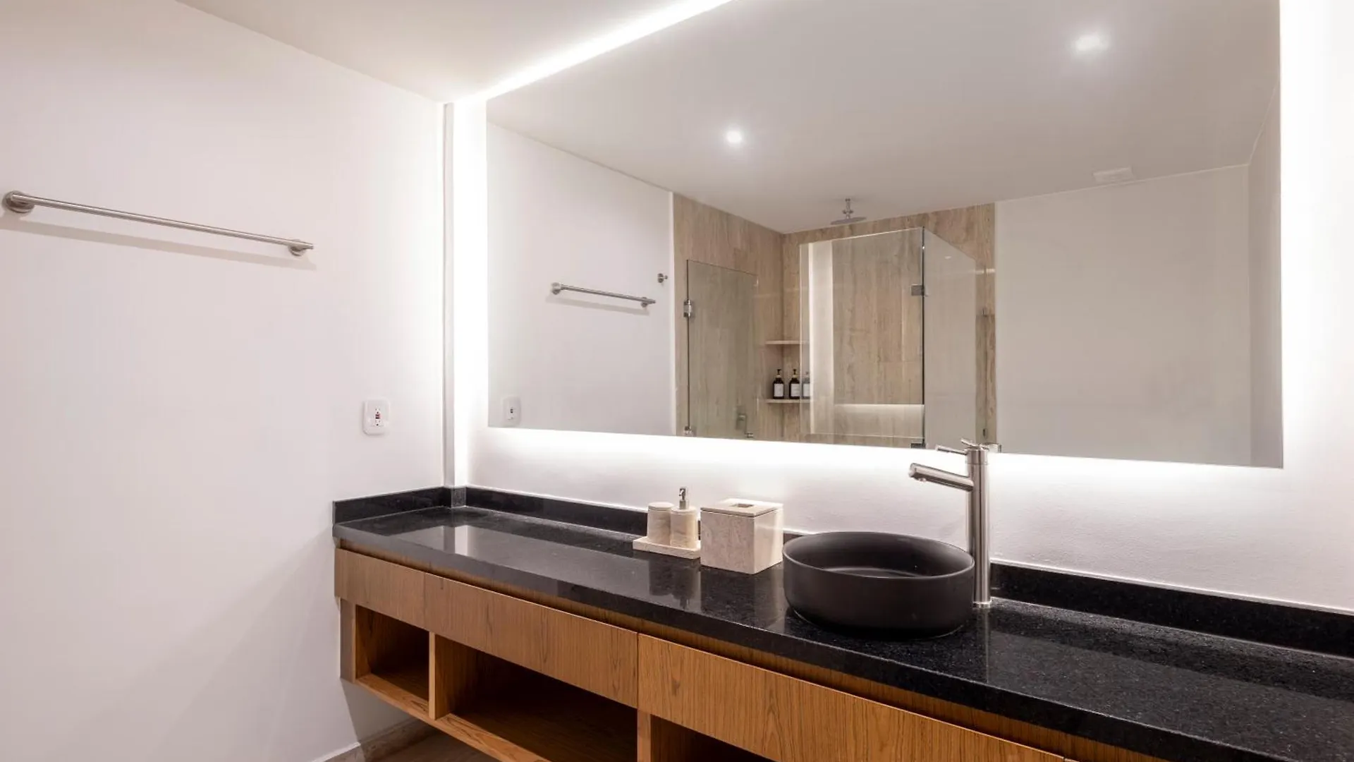 툴룸 Mistiq Gardens 2 아파트